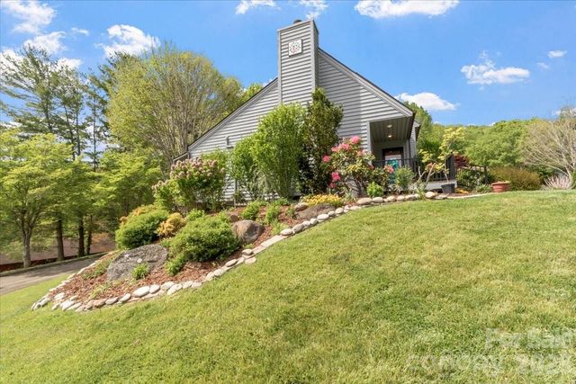 301 Robertson Street, Burnsville, NC 28714