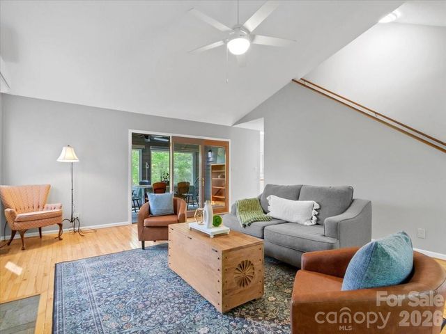 301 Robertson Street, Burnsville, NC 28714