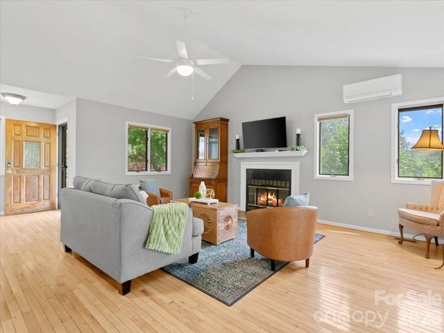 301 Robertson Street, Burnsville, NC 28714