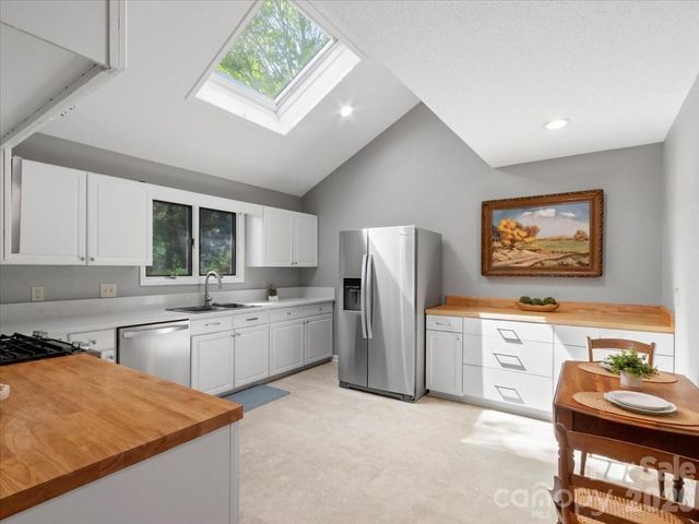 301 Robertson Street, Burnsville, NC 28714