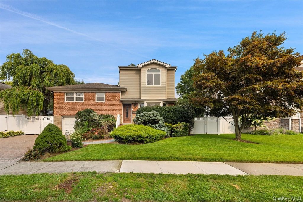 26 Kathleen Drive E, Syosset, NY 11791 — exterior