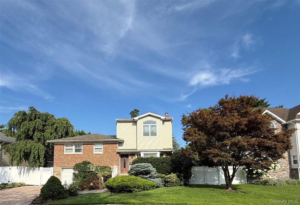26 Kathleen Drive E, Syosset, NY 11791 — photo 2