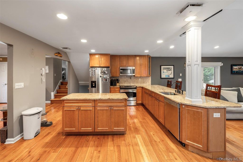 26 Kathleen Drive E, Syosset, NY 11791 — photo 5