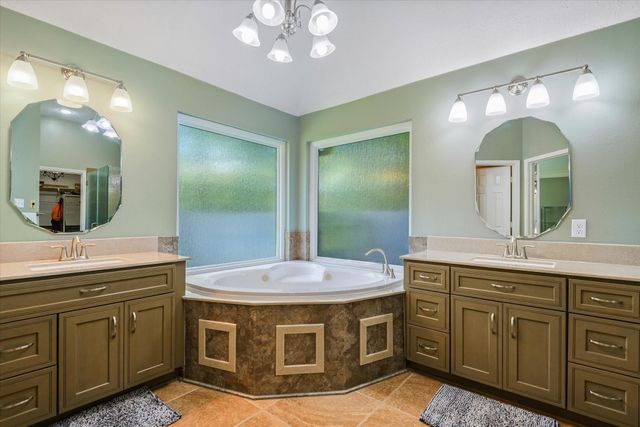15702 Park Center Way, Houston, TX 77059