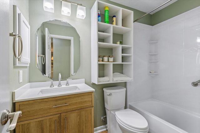 15702 Park Center Way, Houston, TX 77059
