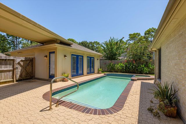 15702 Park Center Way, Houston, TX 77059
