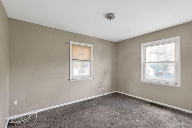 4487 Dundee Avenue, Columbus, OH 43227