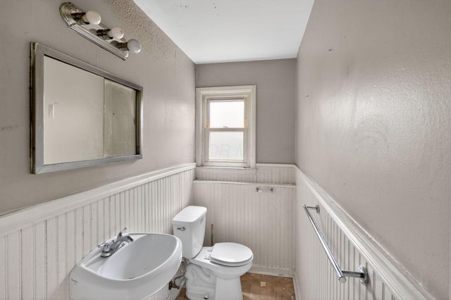 4487 Dundee Avenue, Columbus, OH 43227
