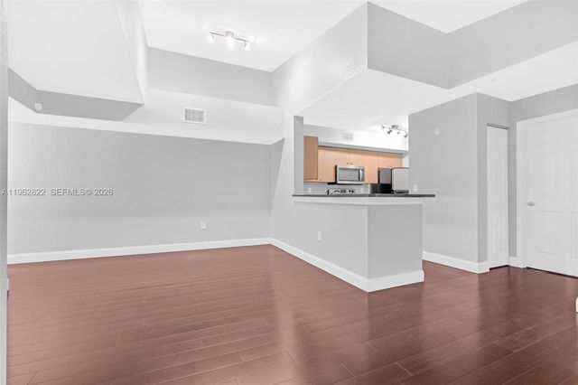 2586 Centergate Dr 303, Miramar, FL 33025