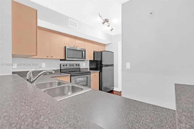 2586 Centergate Dr 303, Miramar, FL 33025