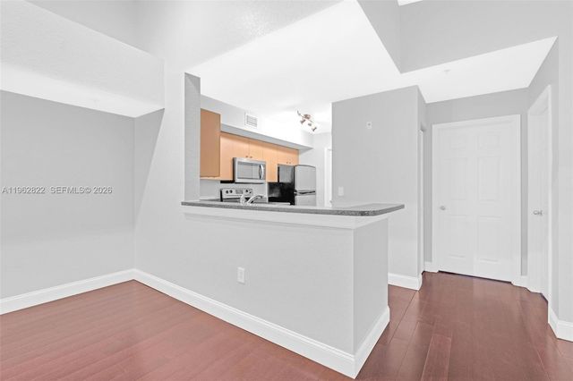 2586 Centergate Dr 303, Miramar, FL 33025