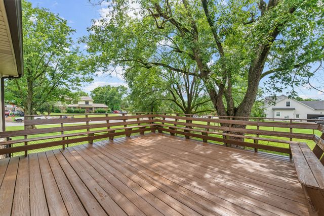 1301 Rivermont Dr, Gallatin, TN 37066