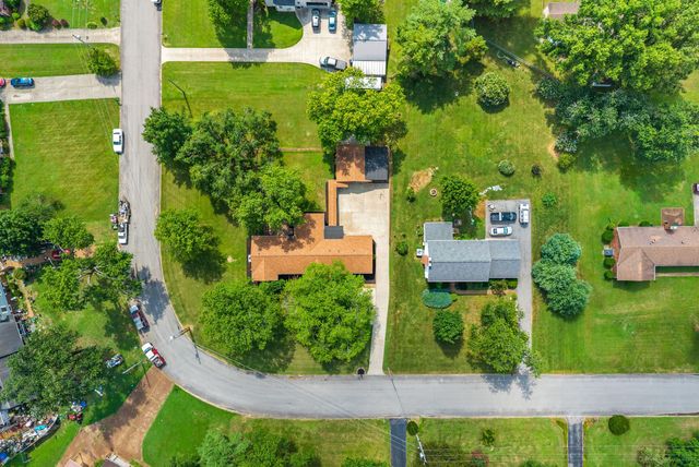 1301 Rivermont Dr, Gallatin, TN 37066