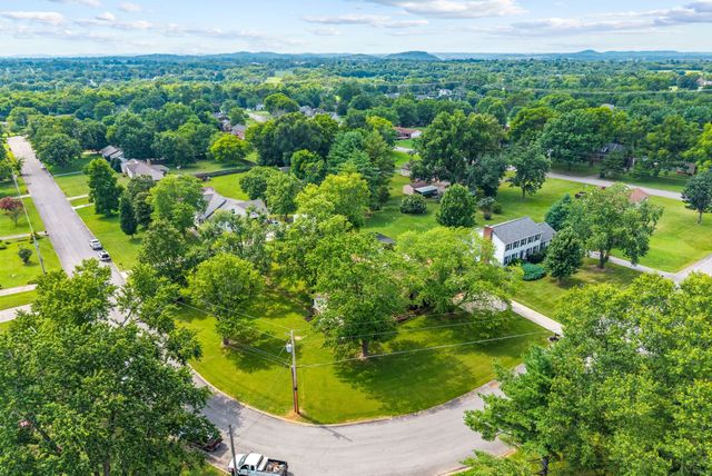 1301 Rivermont Dr, Gallatin, TN 37066