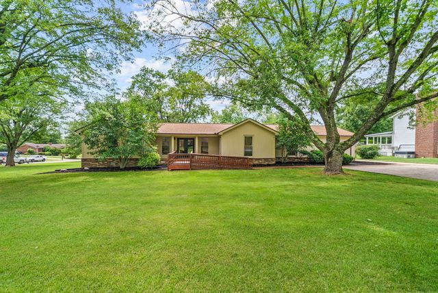 1301 Rivermont Dr, Gallatin, TN 37066