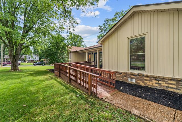 1301 Rivermont Dr, Gallatin, TN 37066