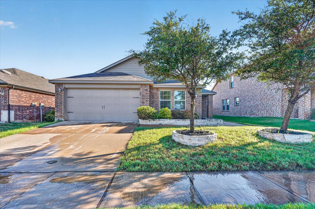 2428 Rosharon Drive, Forney, TX 75126