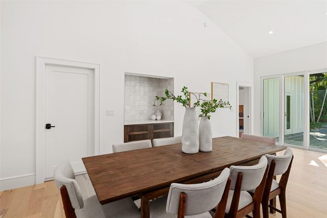 1834 BOUGAINVILLEA STREET, Sarasota, FL 34239