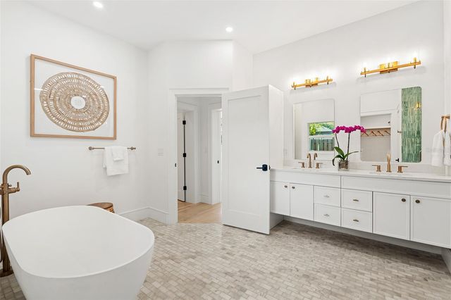 1834 BOUGAINVILLEA STREET, Sarasota, FL 34239