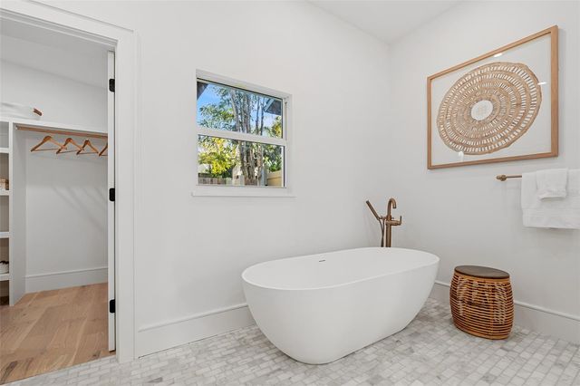 1834 BOUGAINVILLEA STREET, Sarasota, FL 34239