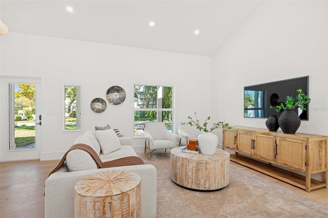 1834 BOUGAINVILLEA STREET, Sarasota, FL 34239