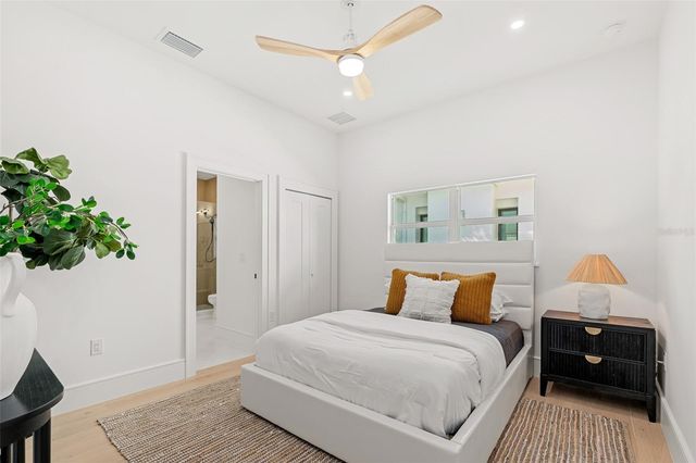 1834 BOUGAINVILLEA STREET, Sarasota, FL 34239