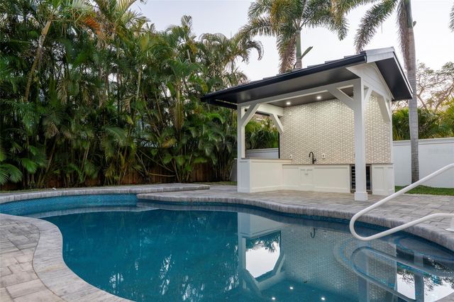 1834 BOUGAINVILLEA STREET, Sarasota, FL 34239