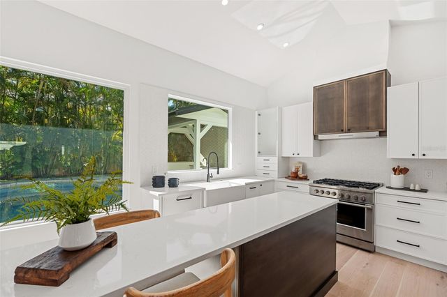 1834 BOUGAINVILLEA STREET, Sarasota, FL 34239