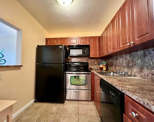 142 Cambridge F, West Palm Beach, FL 33417
