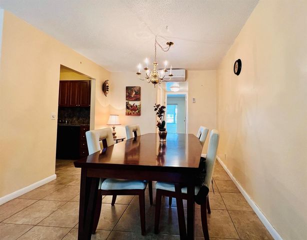 142 Cambridge F, West Palm Beach, FL 33417