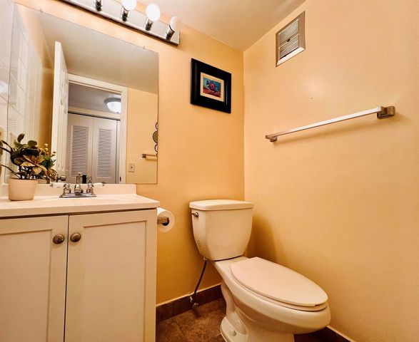 142 Cambridge F, West Palm Beach, FL 33417