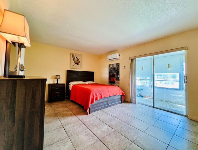 142 Cambridge F, West Palm Beach, FL 33417