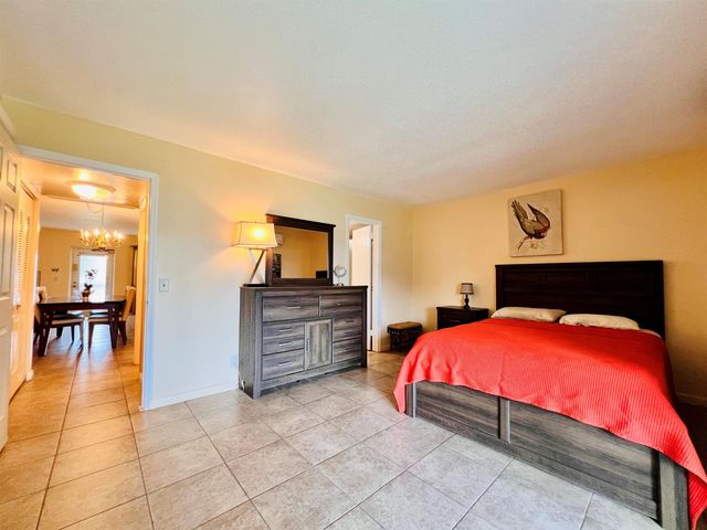 142 Cambridge F, West Palm Beach, FL 33417