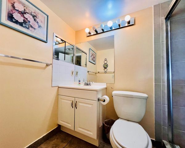142 Cambridge F, West Palm Beach, FL 33417