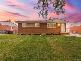 35725 Griswald Street, Clinton Charter Township, MI 48035