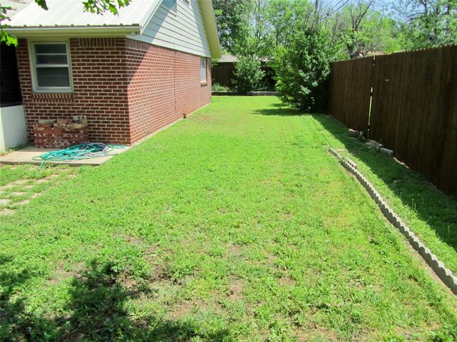1307 Sycamore Street, Breckenridge, TX 76424