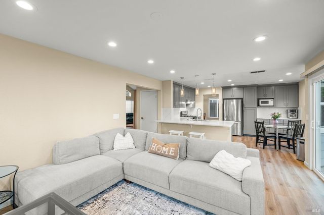 395 Marna Dr, Vacaville, CA 95687