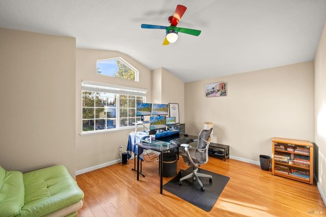 395 Marna Dr, Vacaville, CA 95687