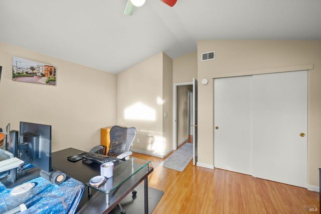 395 Marna Dr, Vacaville, CA 95687