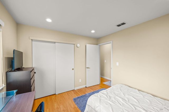 395 Marna Dr, Vacaville, CA 95687