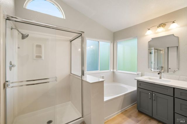 395 Marna Dr, Vacaville, CA 95687