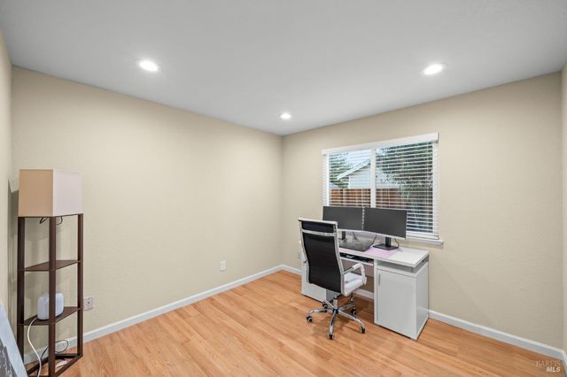 395 Marna Dr, Vacaville, CA 95687