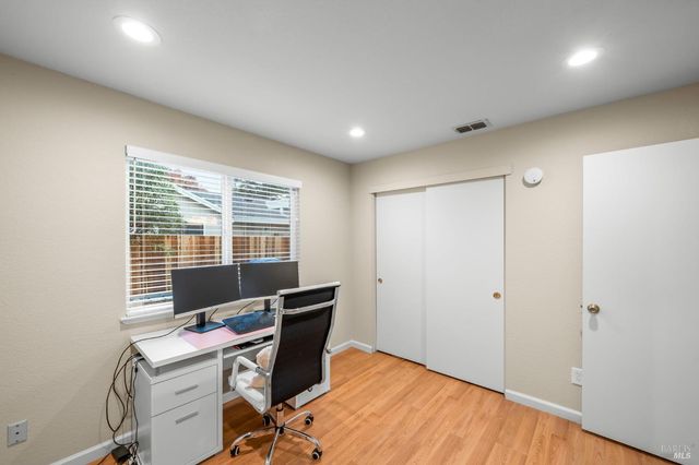 395 Marna Dr, Vacaville, CA 95687