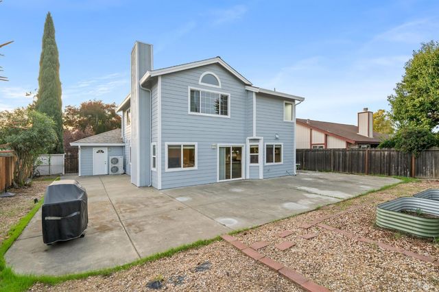 395 Marna Dr, Vacaville, CA 95687