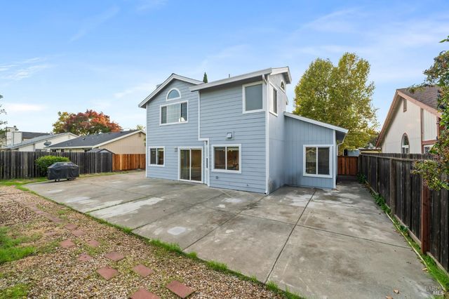 395 Marna Dr, Vacaville, CA 95687