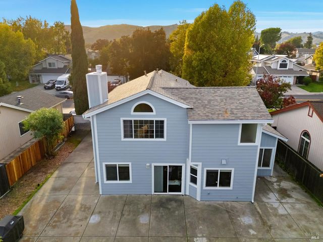 395 Marna Dr, Vacaville, CA 95687