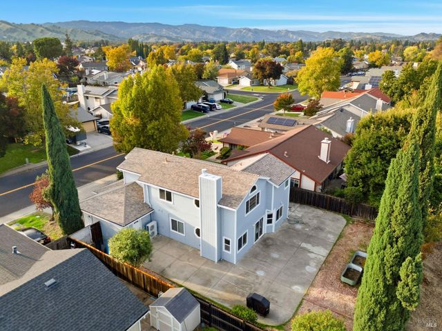 395 Marna Dr, Vacaville, CA 95687