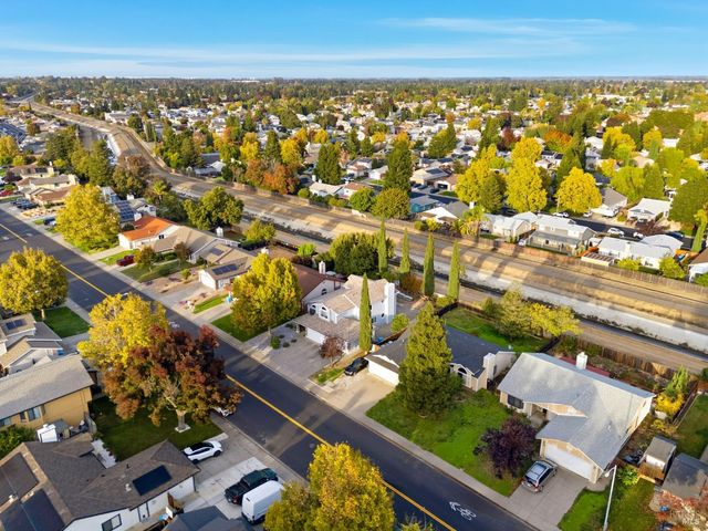 395 Marna Dr, Vacaville, CA 95687