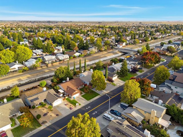 395 Marna Dr, Vacaville, CA 95687