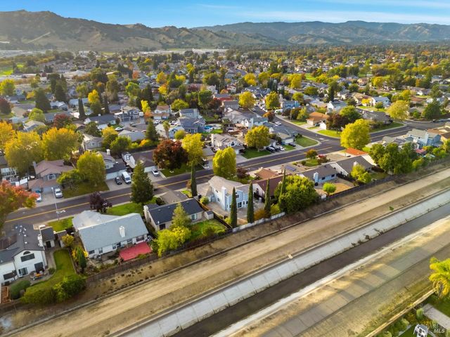 395 Marna Dr, Vacaville, CA 95687